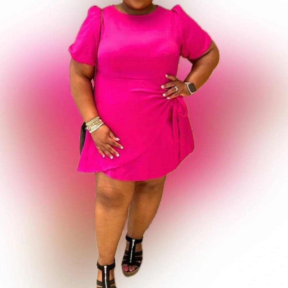 🩷 PLUS Mini Wrap Dress 🩷 - Picture 4 of 5